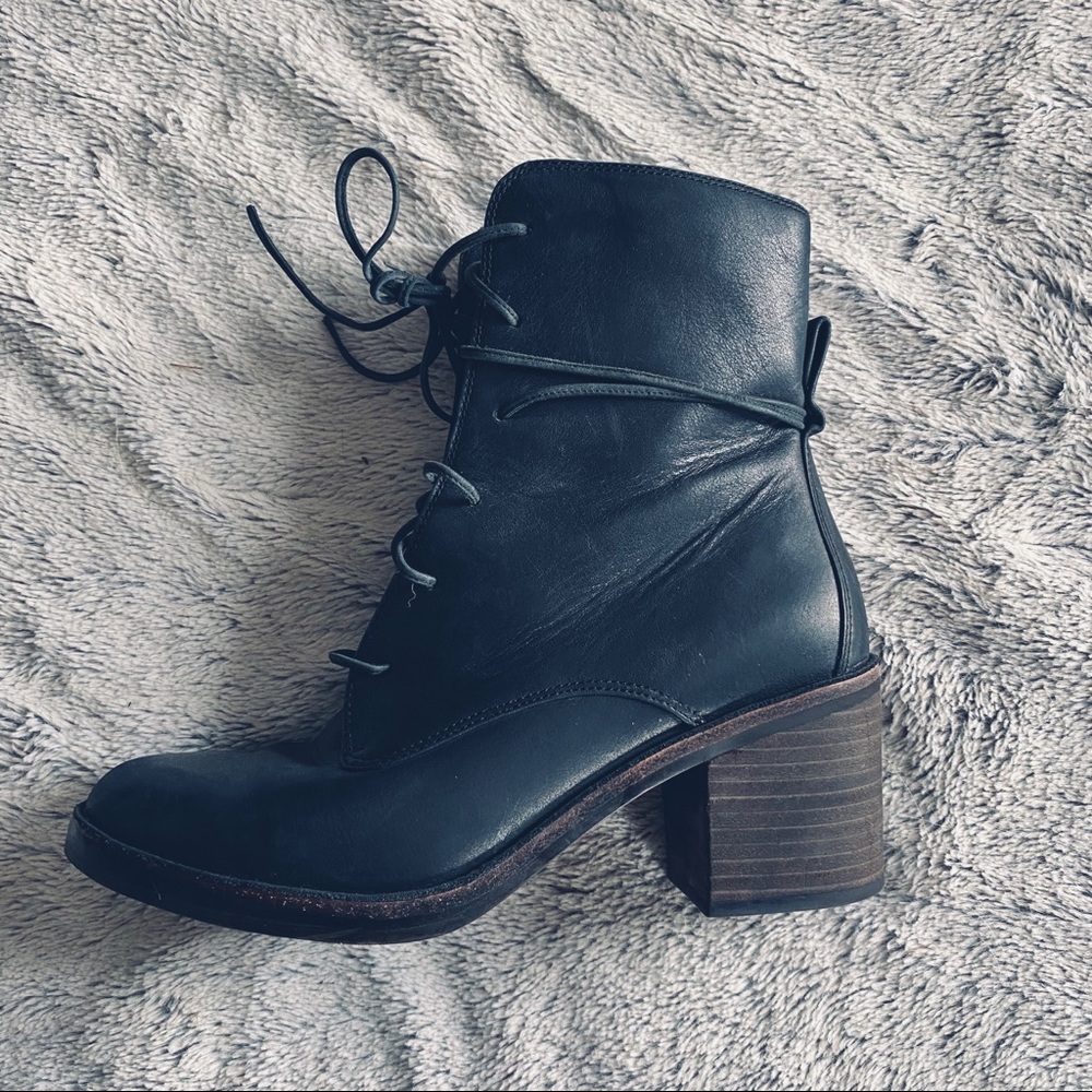 Ugg Leather Lace Up Block Heel Boot sz 8